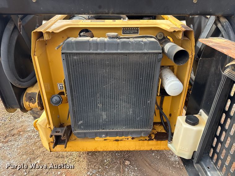 image for item EU5054 1997 New Holland LX865 skid steer loader