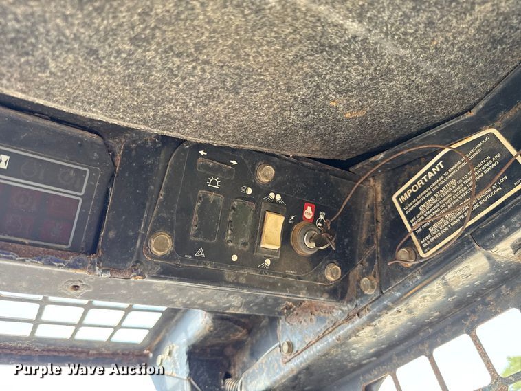 image for item EU5054 1997 New Holland LX865 skid steer loader