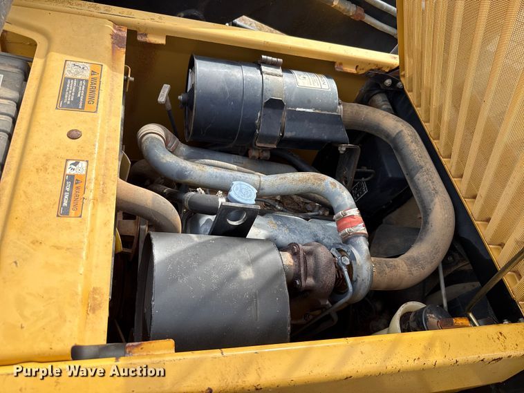 image for item EU5054 1997 New Holland LX865 skid steer loader