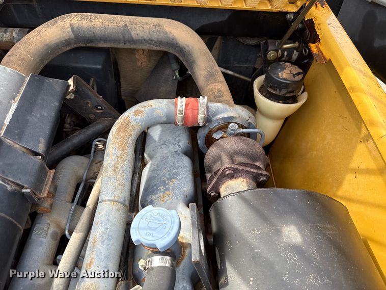 image for item EU5054 1997 New Holland LX865 skid steer loader