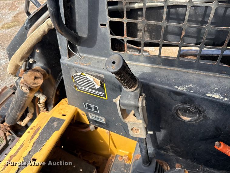 image for item EU5054 1997 New Holland LX865 skid steer loader