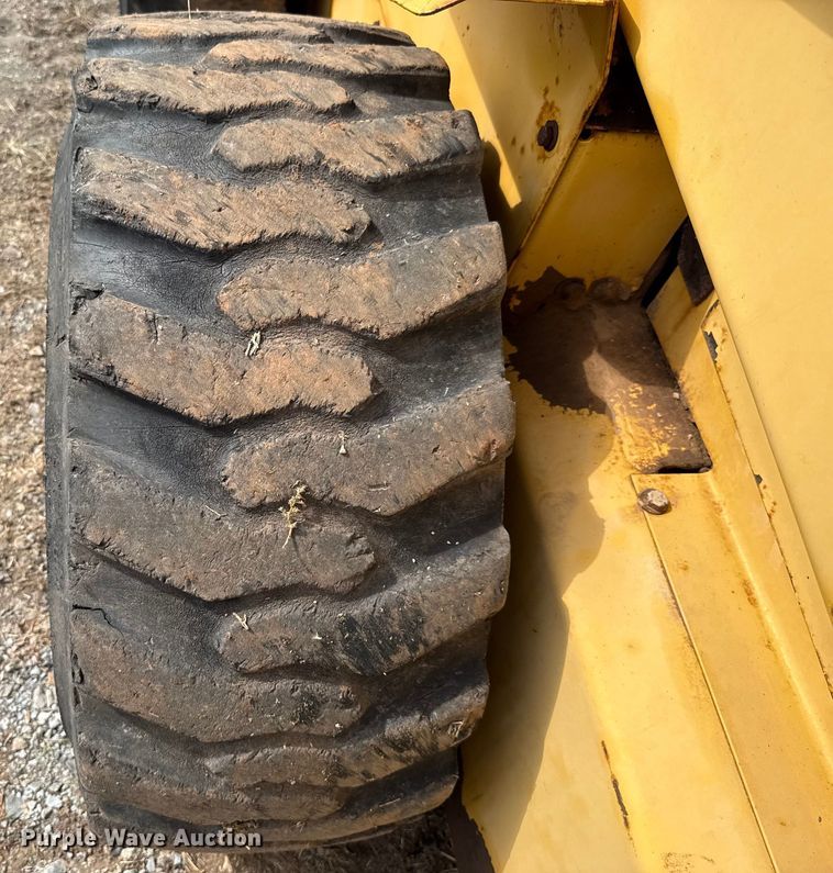 image for item EU5054 1997 New Holland LX865 skid steer loader