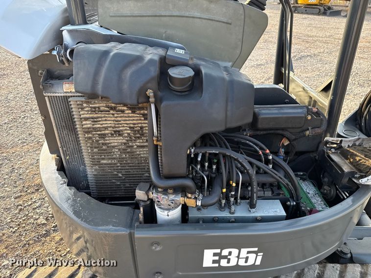 image for item EU5065 2013 Bobcat E35 mini excavator