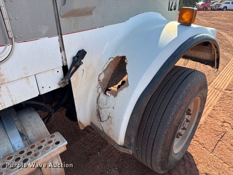 image for item EU5086 1996 Kenworth W900B roll-off container truck