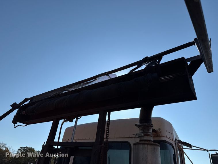 image for item EU5086 1996 Kenworth W900B roll-off container truck