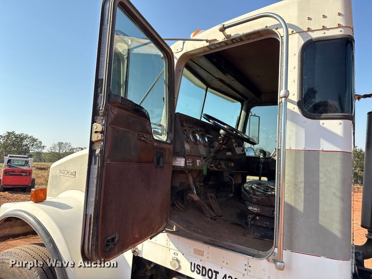 image for item EU5086 1996 Kenworth W900B roll-off container truck