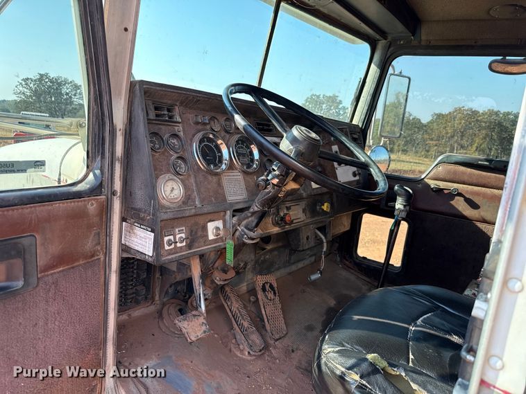 image for item EU5086 1996 Kenworth W900B roll-off container truck