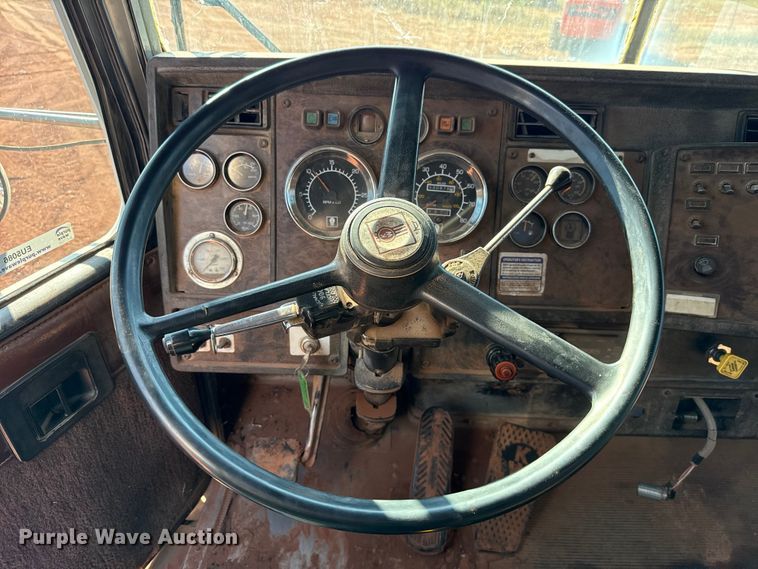 image for item EU5086 1996 Kenworth W900B roll-off container truck