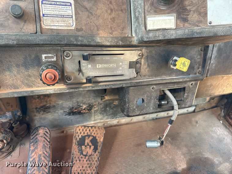 image for item EU5086 1996 Kenworth W900B roll-off container truck