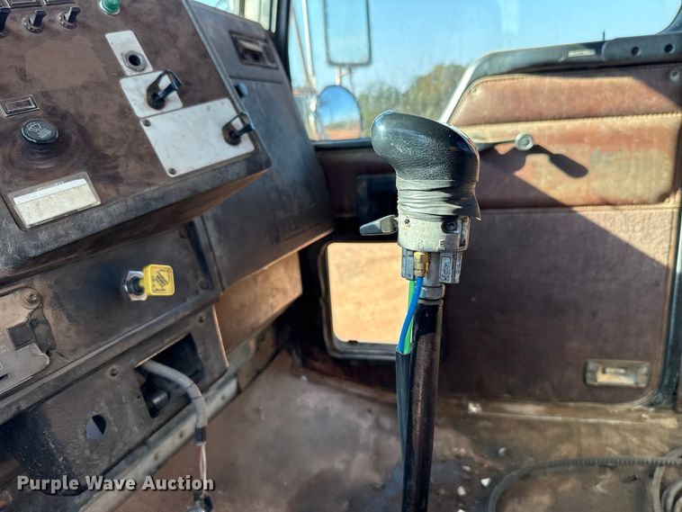 image for item EU5086 1996 Kenworth W900B roll-off container truck