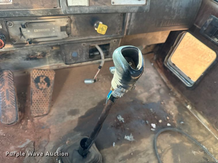 image for item EU5086 1996 Kenworth W900B roll-off container truck