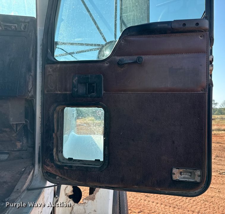 image for item EU5086 1996 Kenworth W900B roll-off container truck