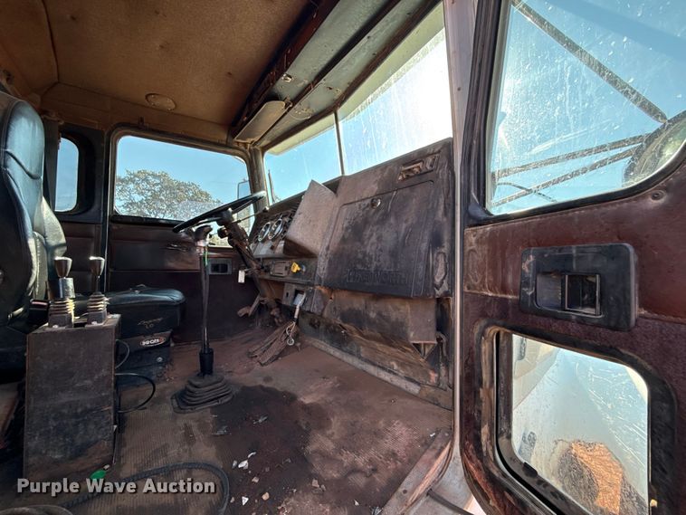 image for item EU5086 1996 Kenworth W900B roll-off container truck