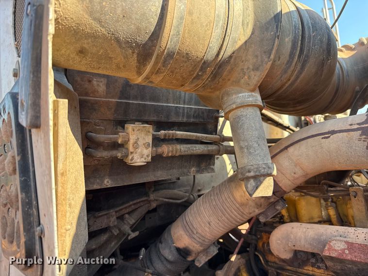 image for item EU5086 1996 Kenworth W900B roll-off container truck