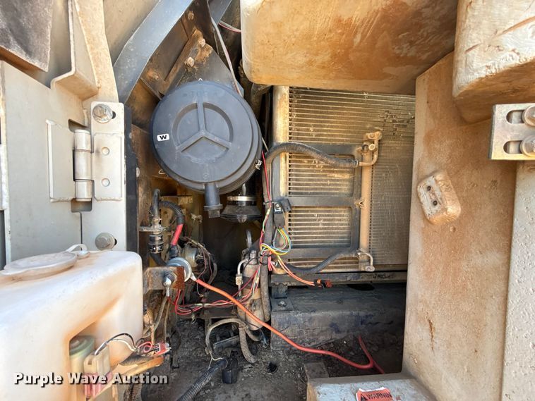 image for item EU5094 Link-Belt 225 excavator