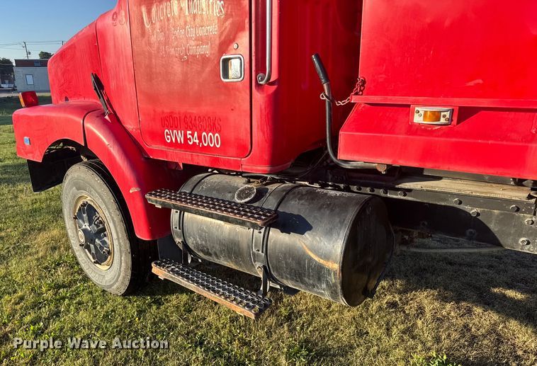 image for item EU6032 1990 White GMC dump truck