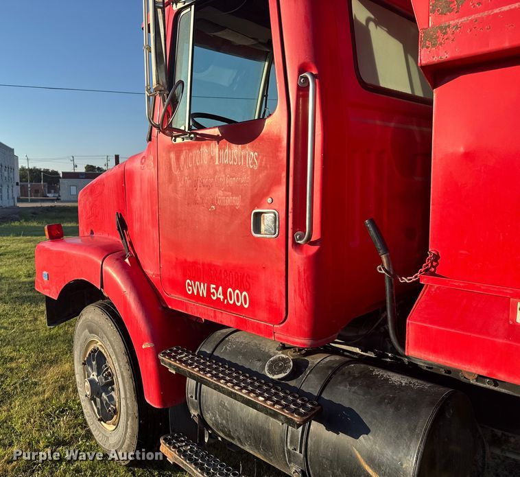 image for item EU6032 1990 White GMC dump truck