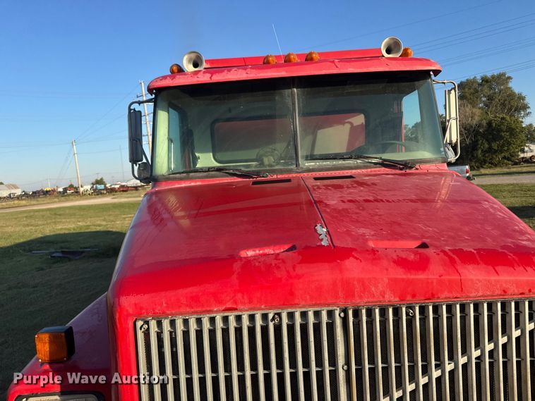 image for item EU6032 1990 White GMC dump truck