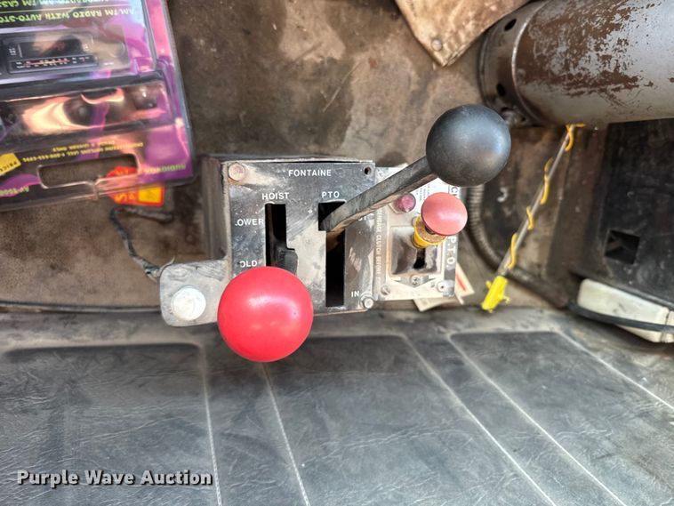 image for item EU6032 1990 White GMC dump truck