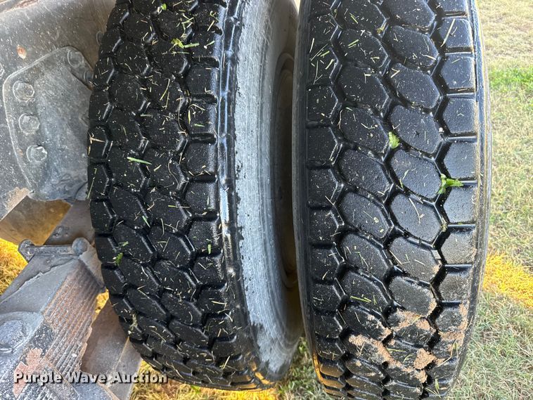 image for item EU6032 1990 White GMC dump truck