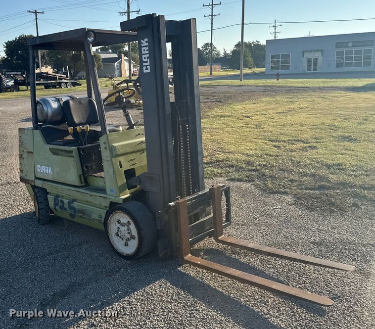 image for item EU6033 Clark GCX25 forklift