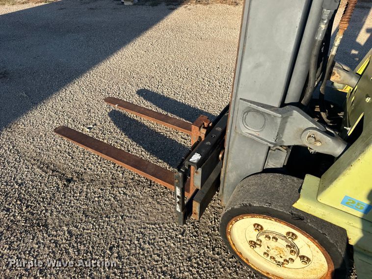 image for item EU6033 Clark GCX25 forklift