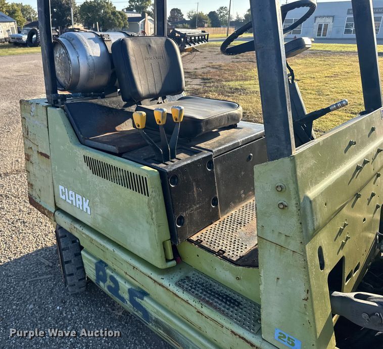 image for item EU6033 Clark GCX25 forklift