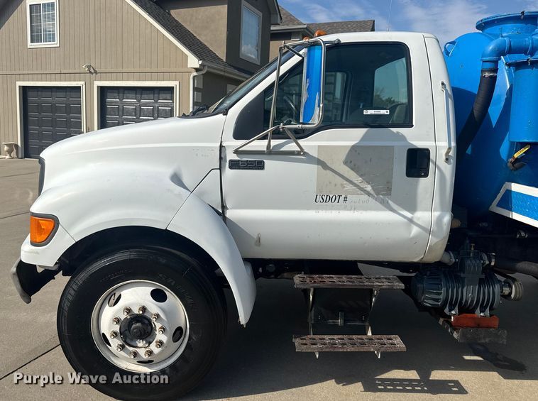 image for item EV2000 2000 Ford F650 Super Duty XL vacuum truck