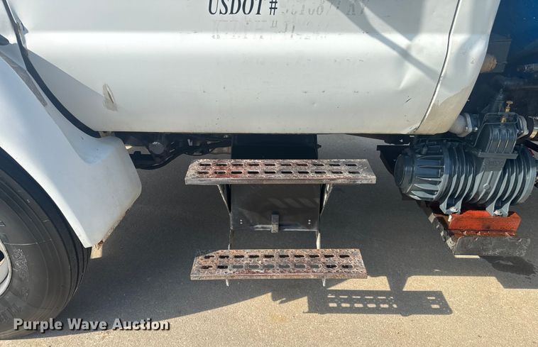 image for item EV2000 2000 Ford F650 Super Duty XL vacuum truck