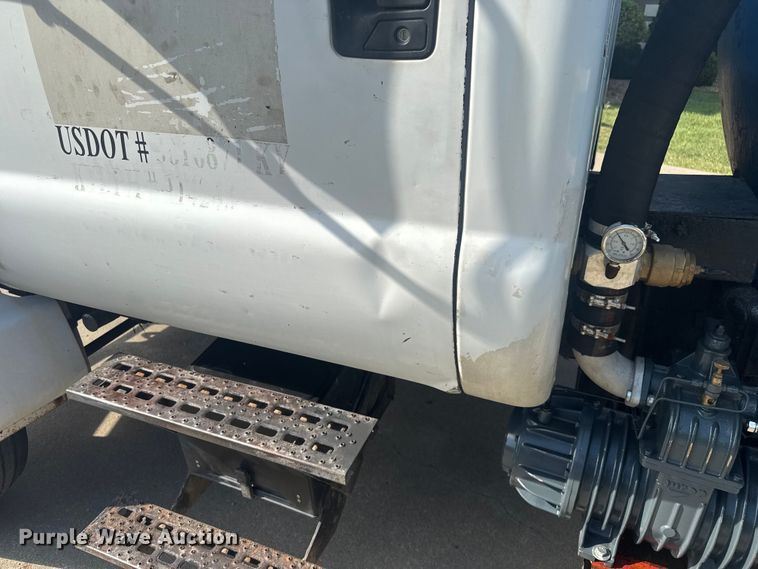 image for item EV2000 2000 Ford F650 Super Duty XL vacuum truck