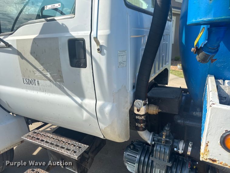 image for item EV2000 2000 Ford F650 Super Duty XL vacuum truck
