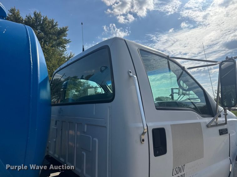 image for item EV2000 2000 Ford F650 Super Duty XL vacuum truck