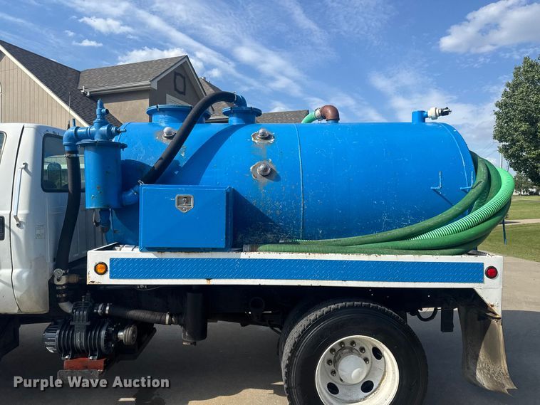 image for item EV2000 2000 Ford F650 Super Duty XL vacuum truck