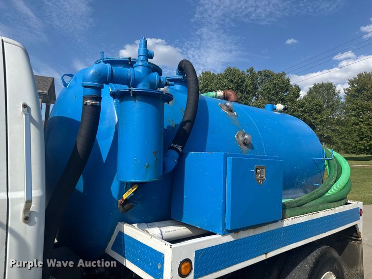 image for item EV2000 2000 Ford F650 Super Duty XL vacuum truck