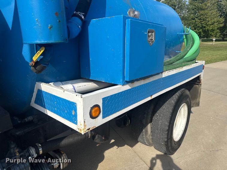 image for item EV2000 2000 Ford F650 Super Duty XL vacuum truck