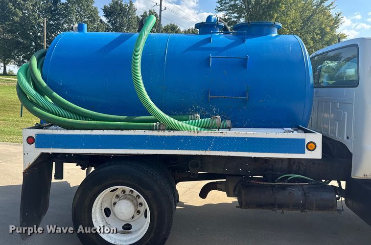 image for item EV2000 2000 Ford F650 Super Duty XL vacuum truck