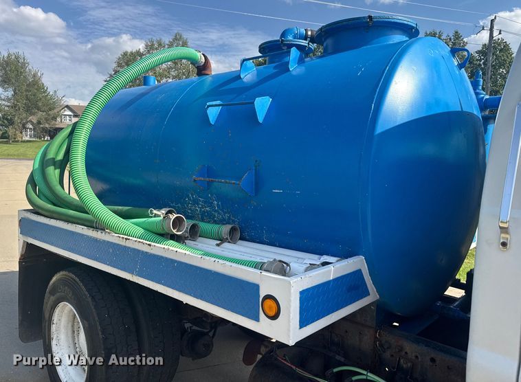 image for item EV2000 2000 Ford F650 Super Duty XL vacuum truck