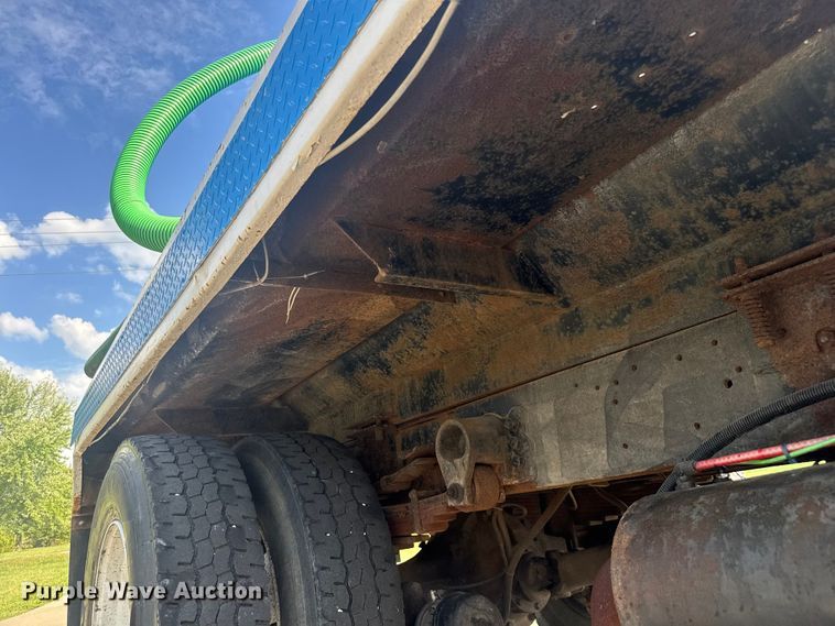 image for item EV2000 2000 Ford F650 Super Duty XL vacuum truck