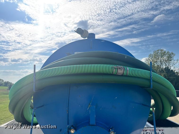 image for item EV2000 2000 Ford F650 Super Duty XL vacuum truck