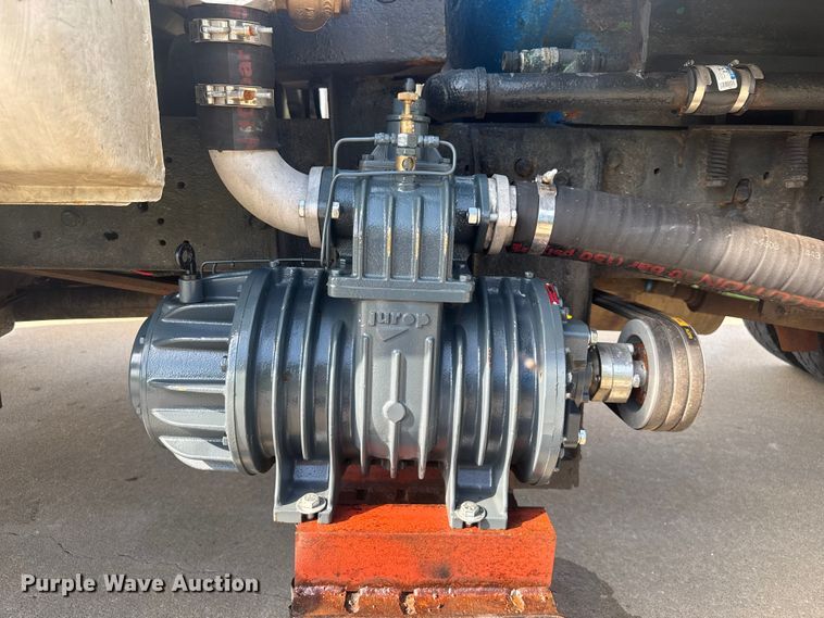 image for item EV2000 2000 Ford F650 Super Duty XL vacuum truck