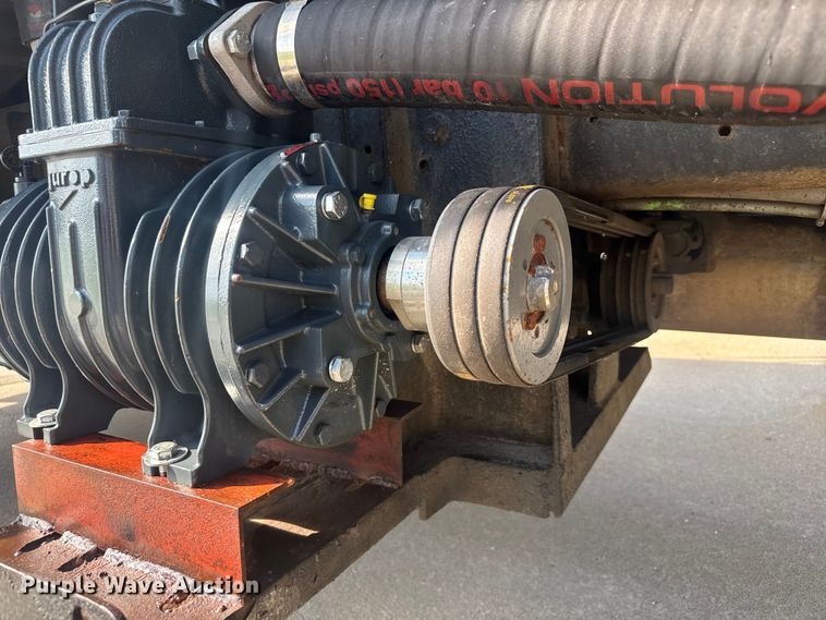 image for item EV2000 2000 Ford F650 Super Duty XL vacuum truck