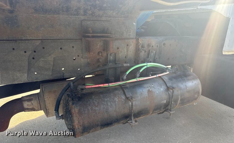 image for item EV2000 2000 Ford F650 Super Duty XL vacuum truck