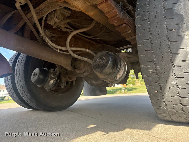 image for item EV2000 2000 Ford F650 Super Duty XL vacuum truck