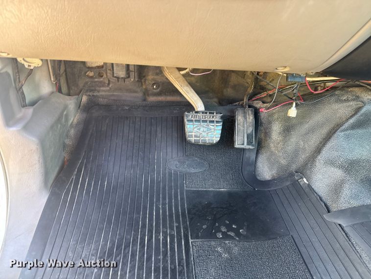 image for item EV2000 2000 Ford F650 Super Duty XL vacuum truck