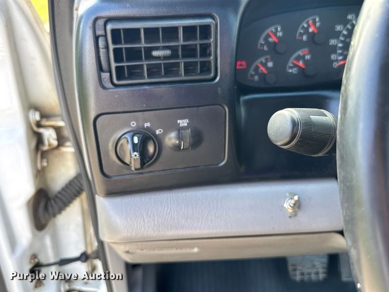 image for item EV2000 2000 Ford F650 Super Duty XL vacuum truck