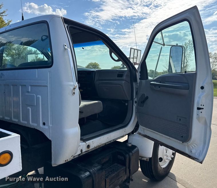 image for item EV2000 2000 Ford F650 Super Duty XL vacuum truck