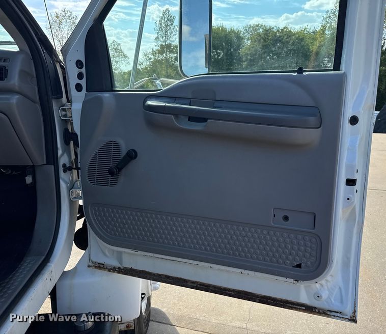 image for item EV2000 2000 Ford F650 Super Duty XL vacuum truck