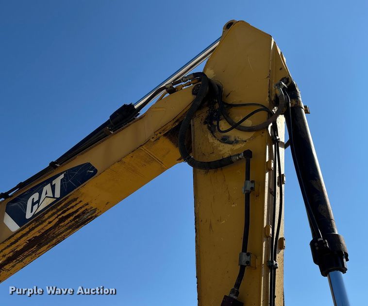 image for item EV3057 2007 Caterpillar 324D L excavator