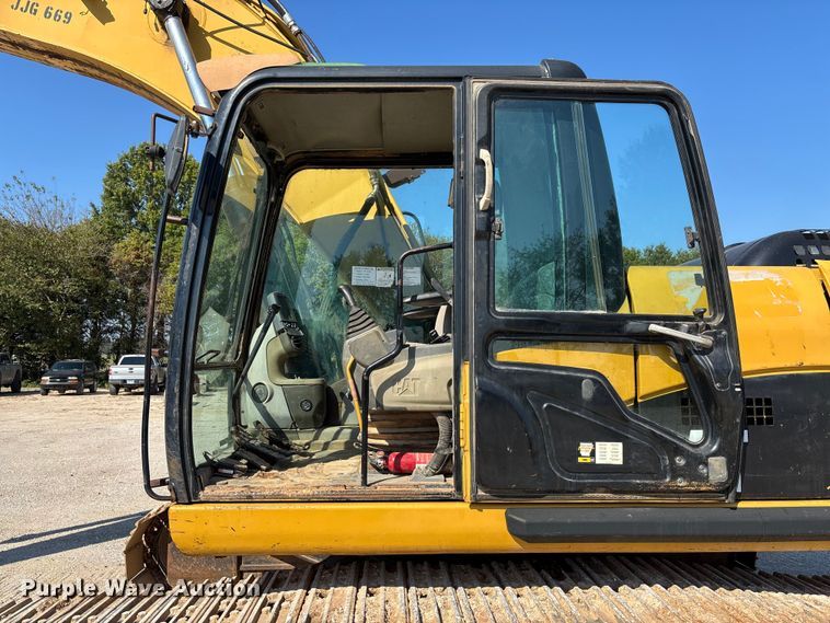 image for item EV3057 2007 Caterpillar 324D L excavator