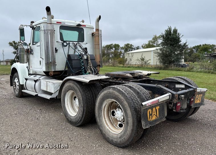 image for item EV3075 2007 International 9900i semi truck